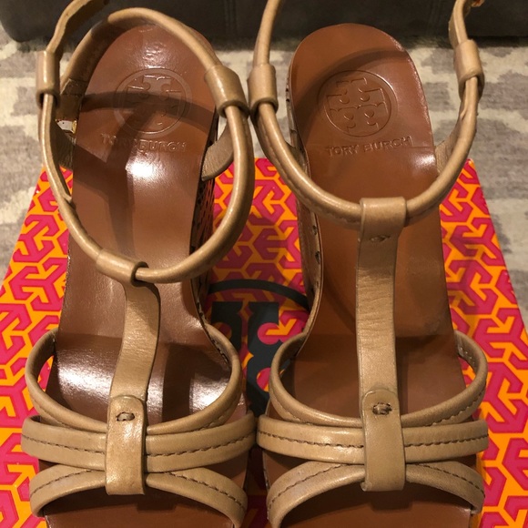 Tory Burch leather beige wedge - Picture 5 of 5
